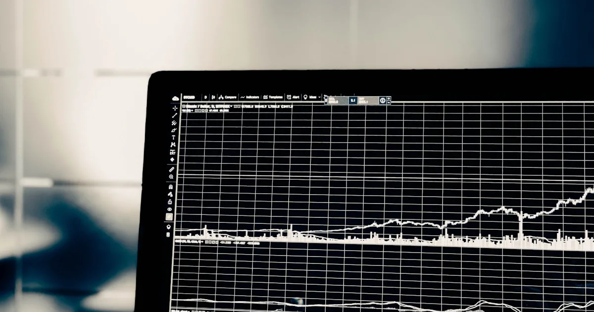 Pantalla con flujo de automatización de procesos empresariales con n8n Pantalla con flujo de automatización de procesos empresariales con n8n