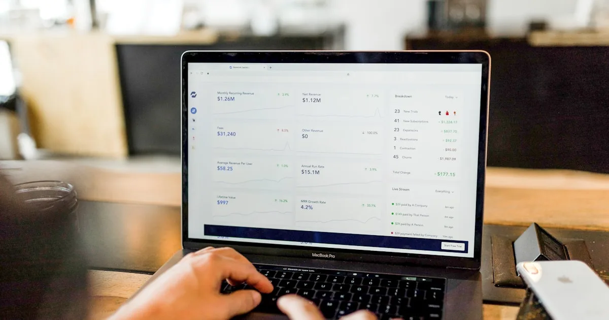 Equipo de ventas usando CRM GoHighLevel para gestionar pipeline comercial